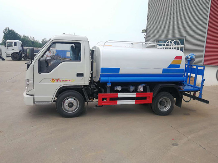 3噸灑水車(chē) 3噸灑水車(chē)