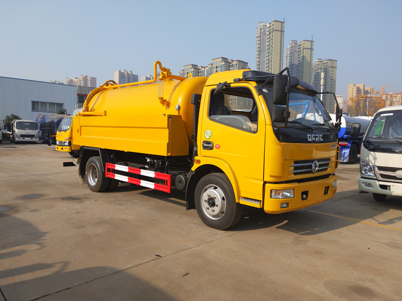 吸污車司機嚴格遵守交通規(guī)則-5立方清洗吸污車廠家銷售 吸污車司機嚴格遵守交通規(guī)則-5立方清洗吸污車廠家銷售