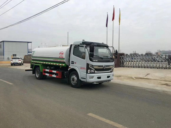 ��ͬ��ˮ܇�S�ң���ͬ��ˮ܇�r�񣬳�����ˮ܇�S��ֱ�N