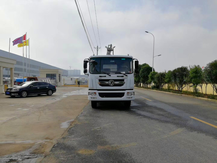 多功能灑水車輕松解決鄉村霧霾煩惱-程力灑水車生產廠家 多功能灑水車輕松解決鄉村霧霾煩惱-程力灑水車生產廠家